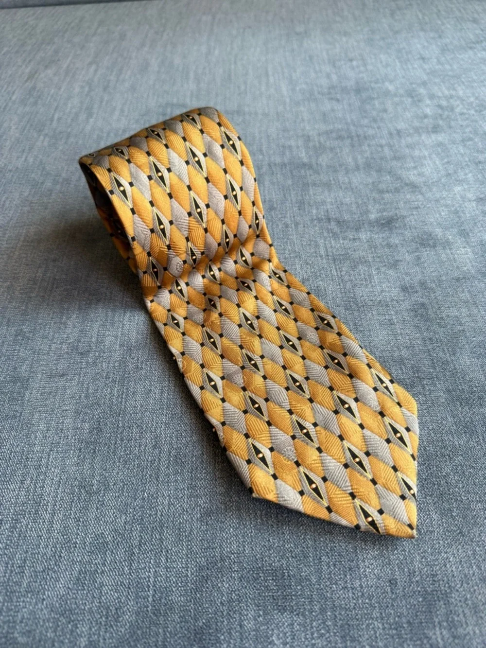 VTG Ry-Guy 100% Silk Geometric Diamond Pattern Gold Silver Men’s Neck Tie Retro